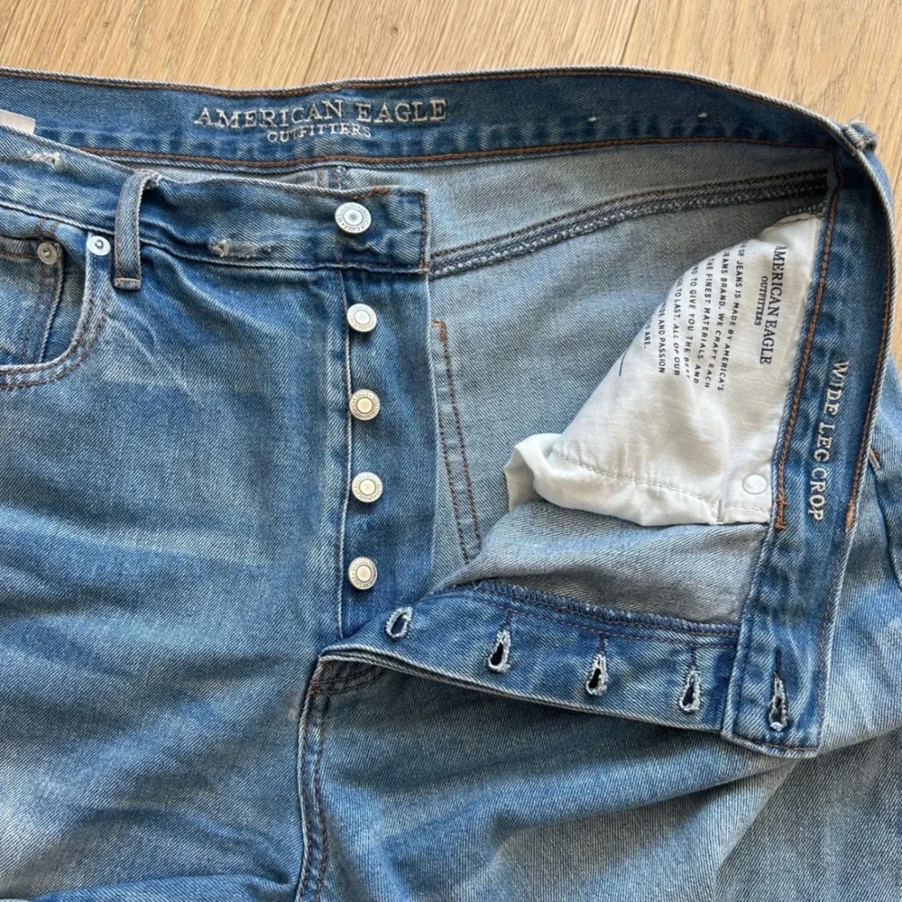 American Eagle Wide Leg Crop Jeans 16 Long Blue Button Fly Raw Hem Boho Retro - Picture 3 of 11